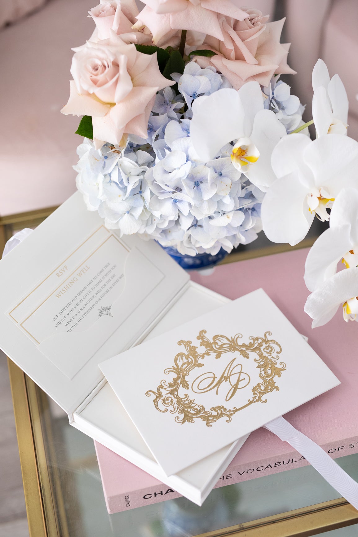 Regal wedding invitation with gold foil in luxury box